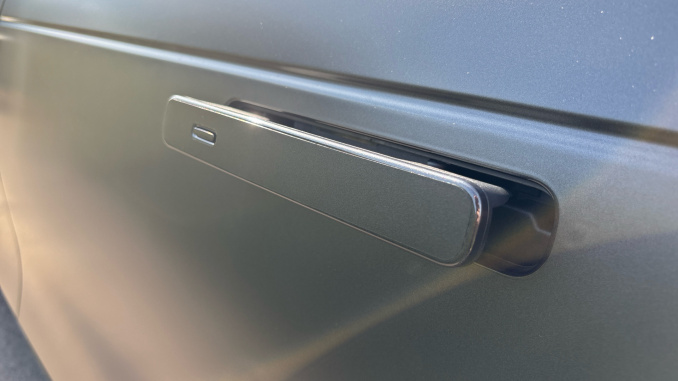 Land Rover Range Rover Velar 3.0 D300 MHEV Belgravia Edition Satin 5dr Auto Diesel Estate - Image 33